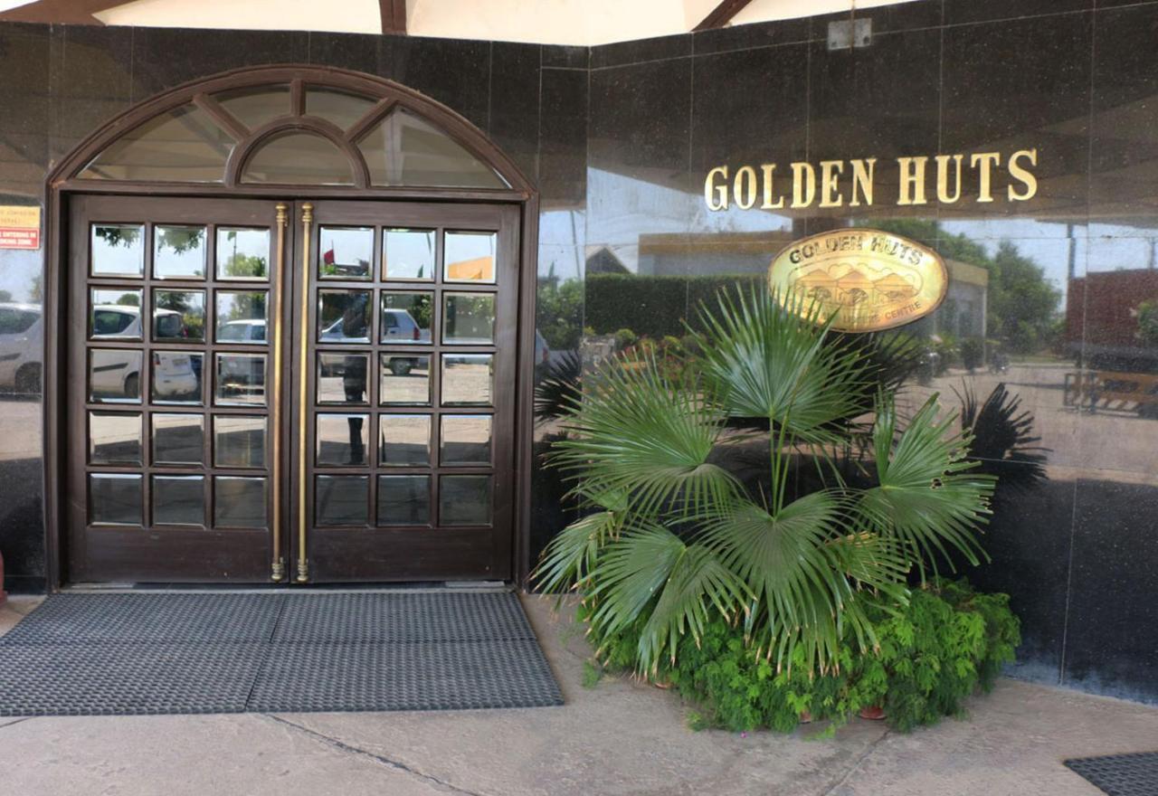 Golden Huts Resorts Rewāri Eksteriør billede